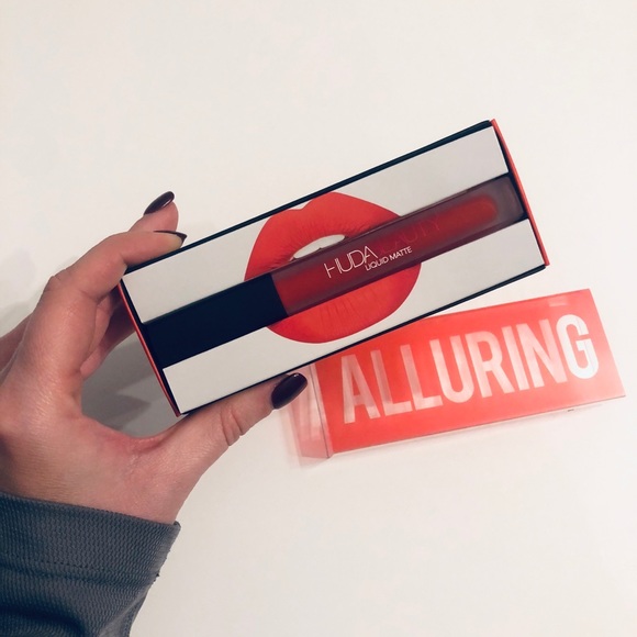 HUDA BEAUTY 💋 Matte Liquid Lipstick - Picture 2 of 4